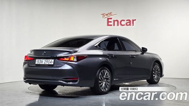 Lexus ES300h — фото 1
