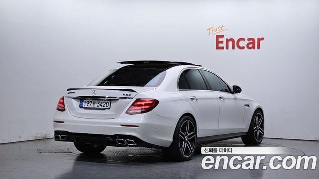 Mercedes-Benz E-Class — фото 1