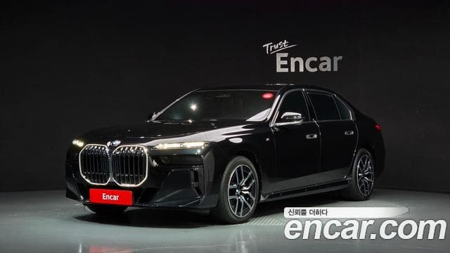 BMW 7 Series — фото 1