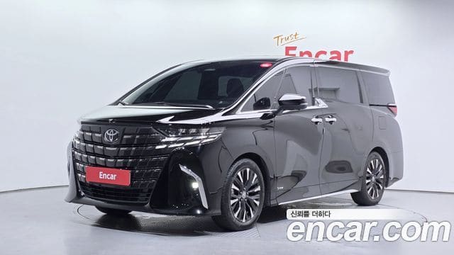 Toyota Alphard — фото 1