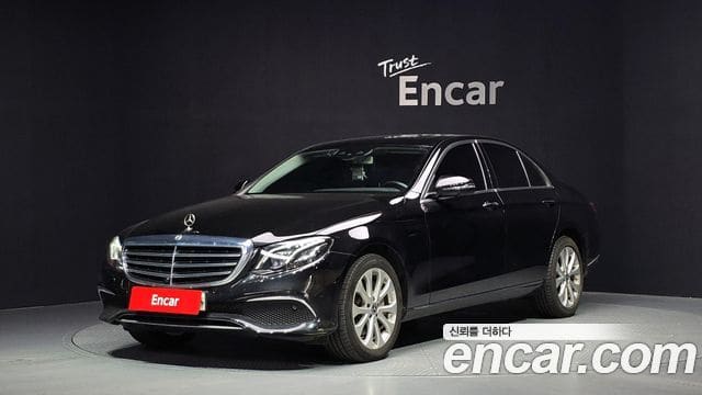 Mercedes-Benz E-Class — фото 1