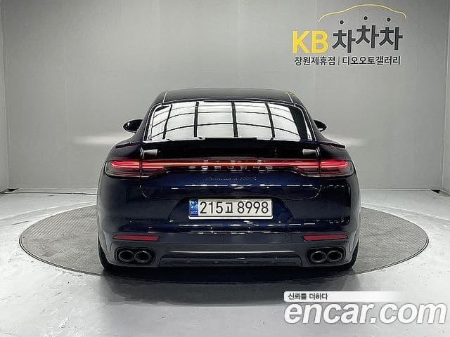 Porsche Panamera — фото 1