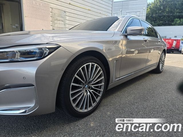 BMW 7 Series — фото 1