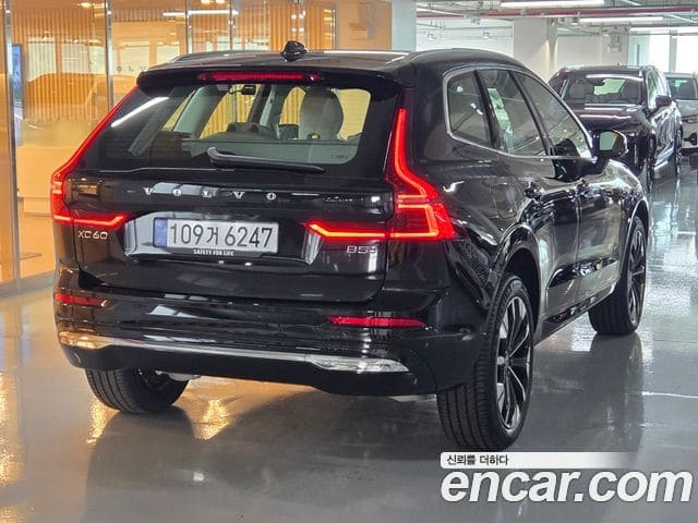 Volvo XC60 — фото 1
