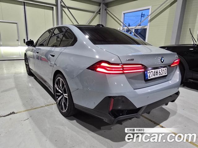 BMW 5 Series — фото 1