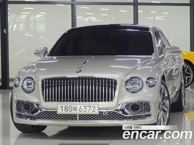 Bentley Flying Spur — фото 1