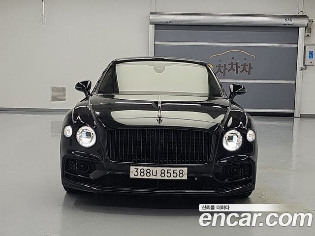 Bentley Flying Spur — фото 1