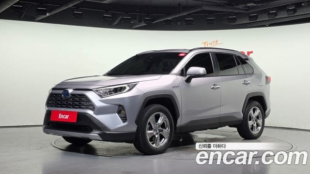 Toyota RAV4 — фото 1