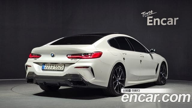 BMW 8 Series — фото 1