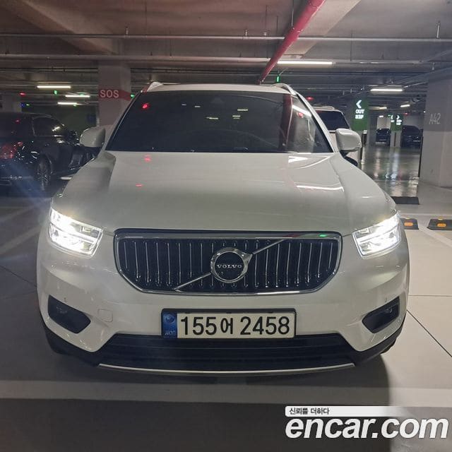 Volvo XC40 — фото 1