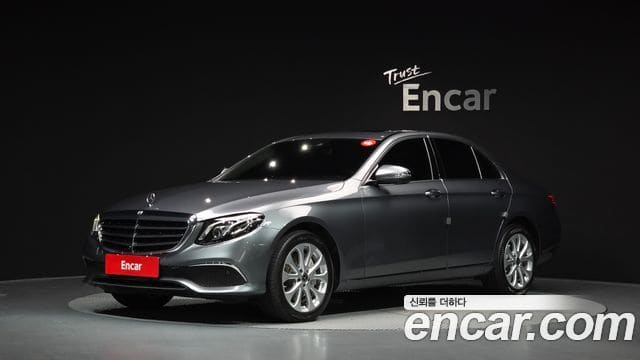 Mercedes-Benz E-Class — фото 1