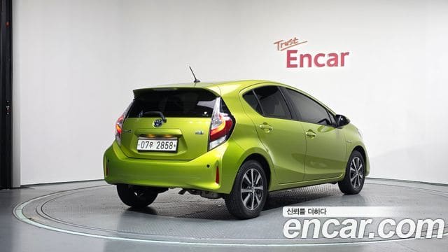Toyota Prius C — фото 1
