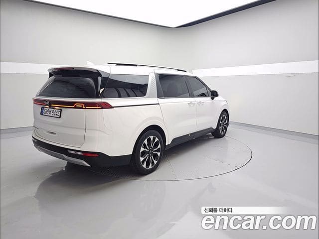 Kia Carnival — фото 1