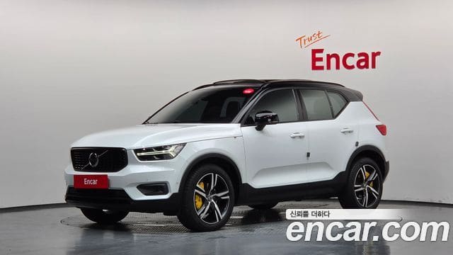 Volvo XC40 — фото 1