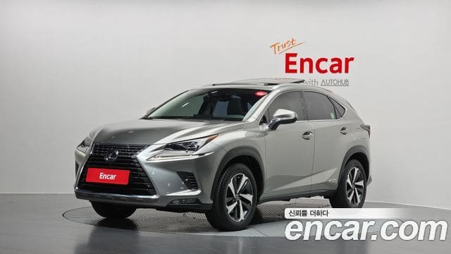 Lexus NX300h — фото 1