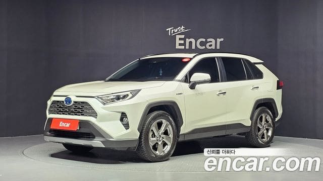 Toyota RAV4 — фото 1