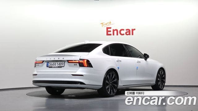 Volvo S90 — фото 1