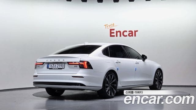 Volvo S90 — фото 1
