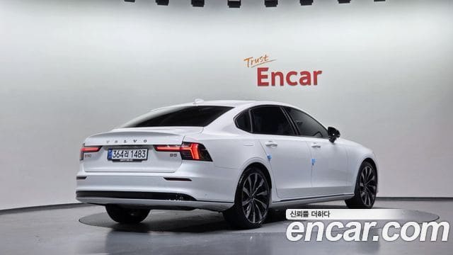 Volvo S90 — фото 1