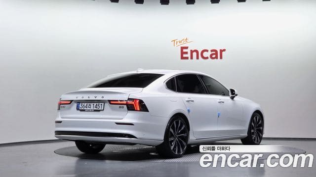 Volvo S90 — фото 1