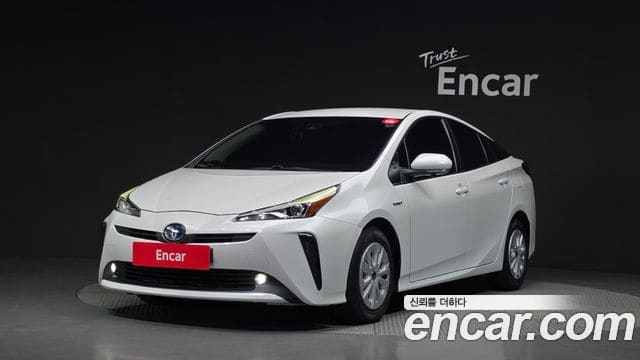 Toyota Prius — фото 1