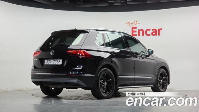 Volkswagen Tiguan — фото 1