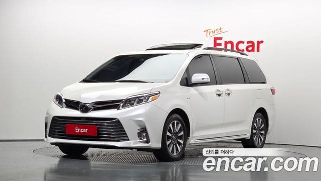 Toyota Sienna — фото 1