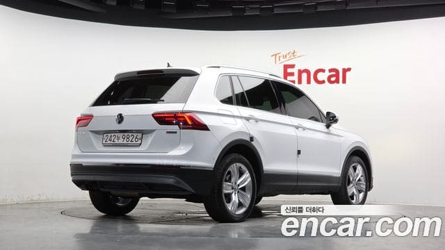 Volkswagen Tiguan — фото 1