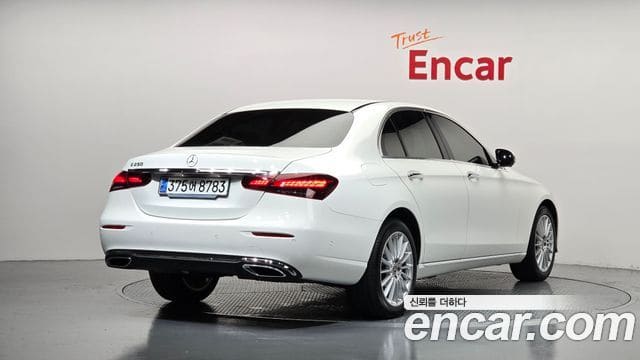 Mercedes-Benz E-Class — фото 1