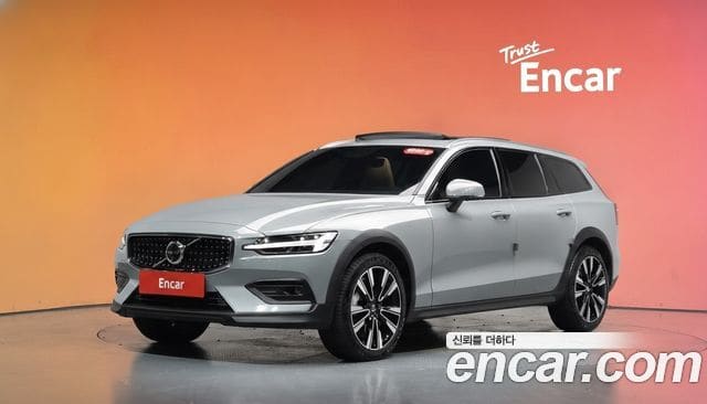 Volvo V60 Cross Country — фото 1