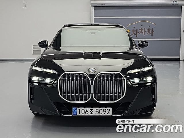 BMW 7 Series — фото 1