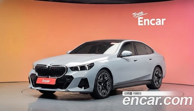 BMW 5 Series — фото 1