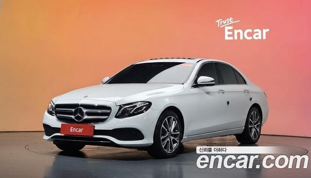 Mercedes-Benz E-Class — фото 1