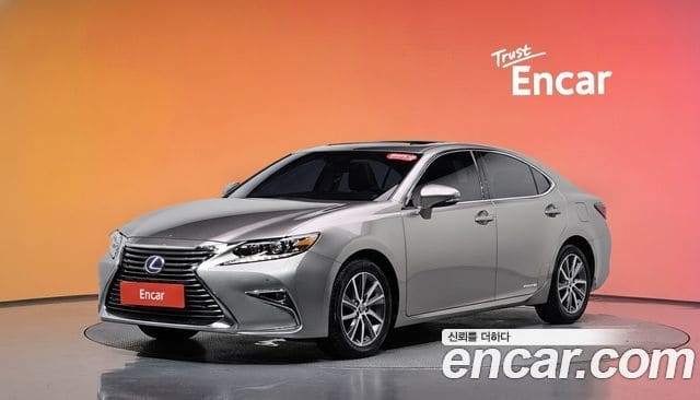 Lexus ES300h — фото 1