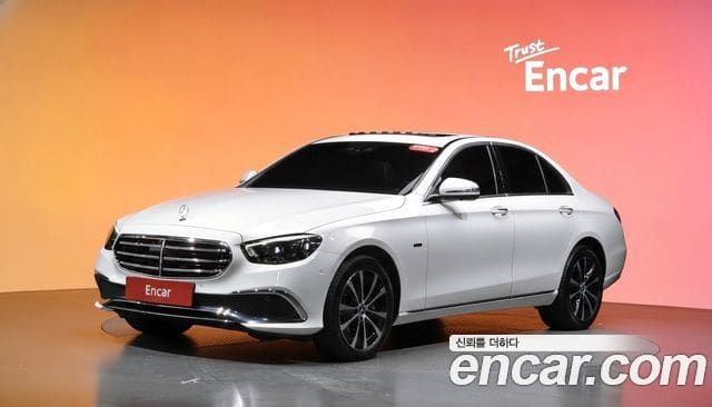 Mercedes-Benz E-Class — фото 1