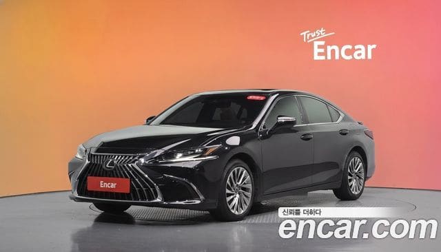 Lexus ES300h — фото 1