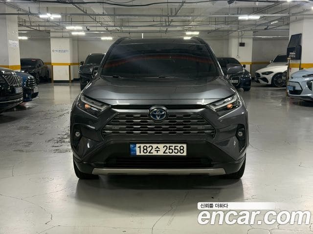 Toyota RAV4 — фото 1