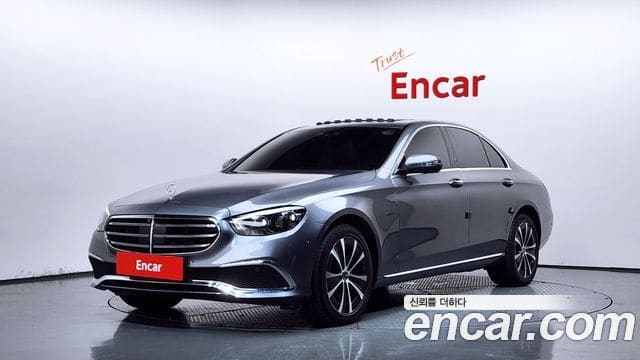 Mercedes-Benz E-Class — фото 1