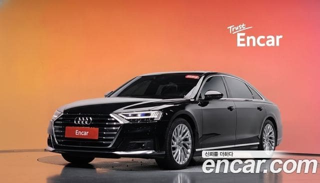 Audi A8 — фото 1