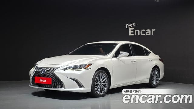 Lexus ES300h — фото 1