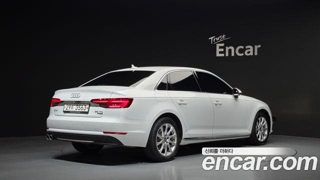 Audi A4 — фото 1