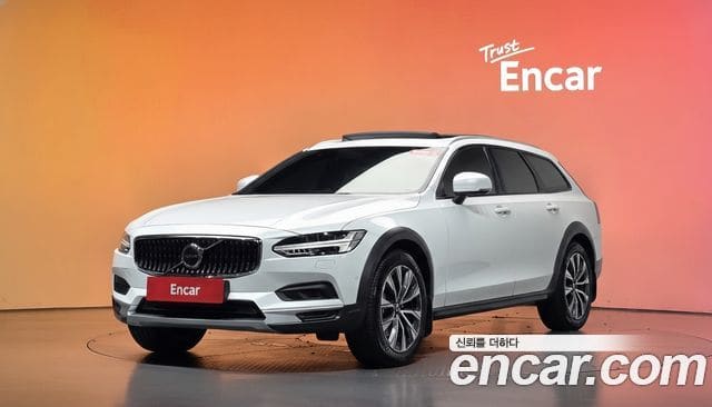 Volvo V90 Cross Country — фото 1