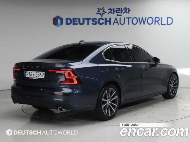 Volvo S60 — фото 1