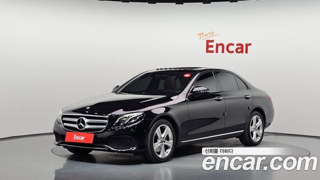 Mercedes-Benz E-Class — фото 1