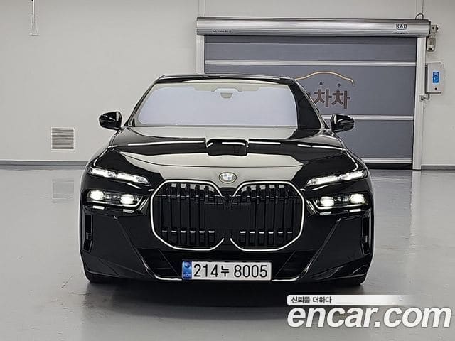 BMW 7 Series — фото 1