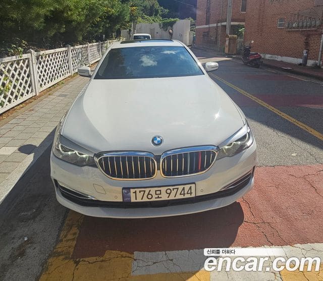 BMW 5 Series — фото 1