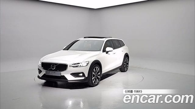 Volvo V60 Cross Country — фото 1