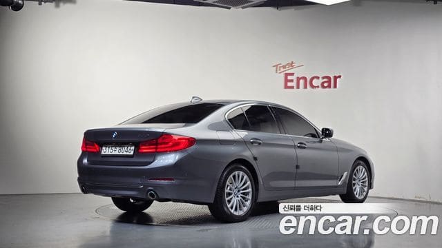 BMW 5 Series — фото 1