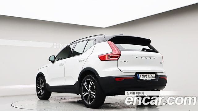 Volvo XC40 — фото 1
