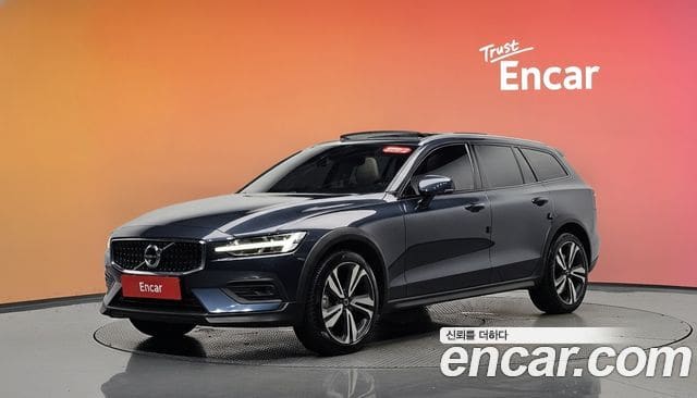 Volvo V60 Cross Country — фото 1